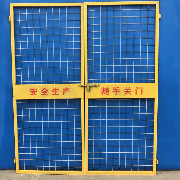 施工电梯门